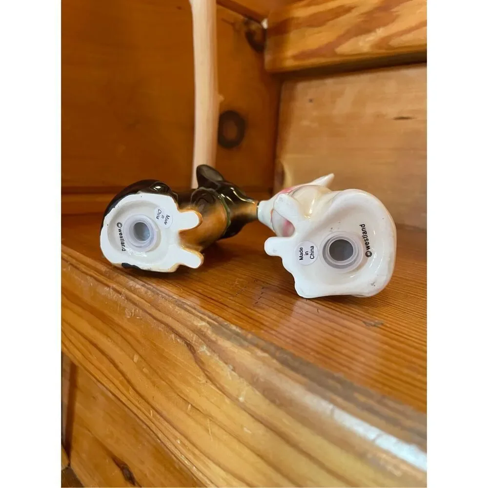 Kissing Chihuahuas Pup Dog Salt and Pepper Shakers